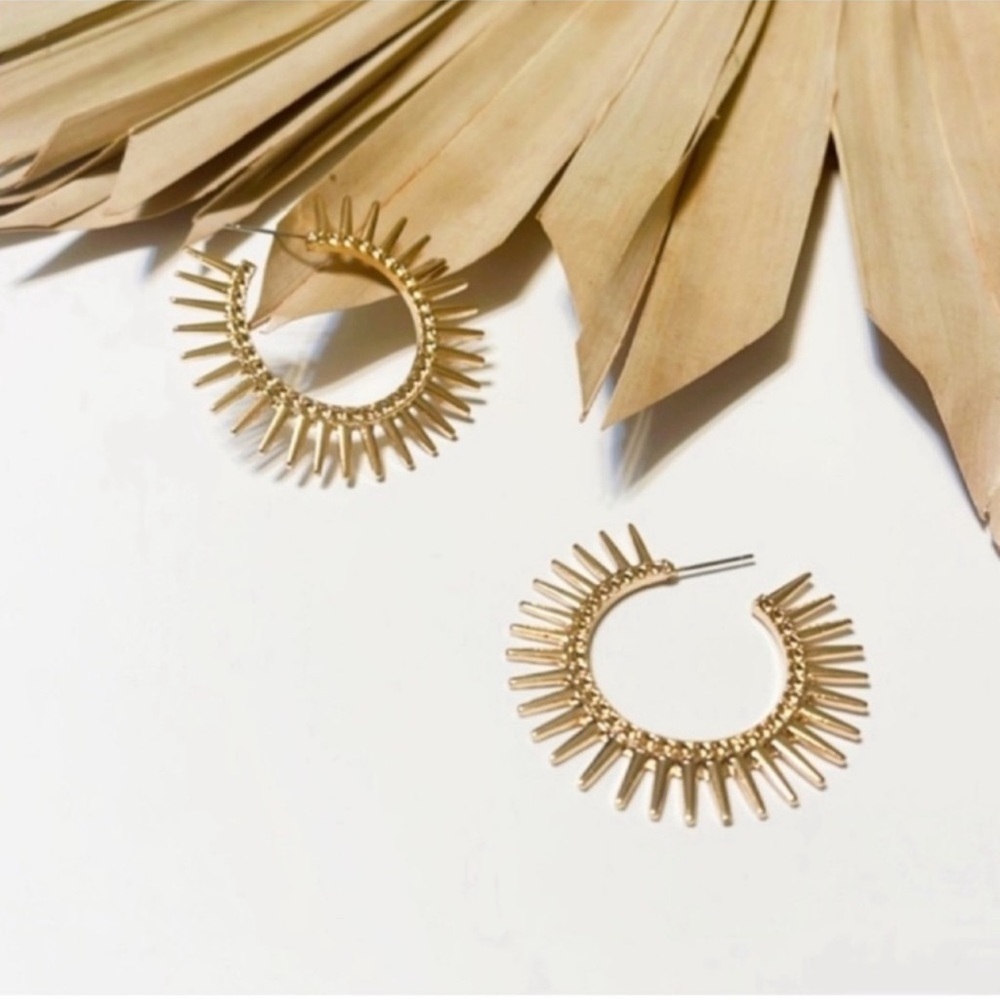 Anthro sun radiant hoop earrings in gold - Picture 2 of 6